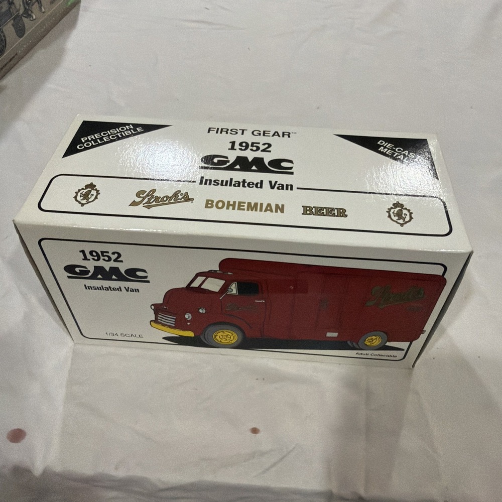 First Gear 1952 GMC‎ Stroh's Beer Truck 1:34 Scale Diecast w/ Box Vintage